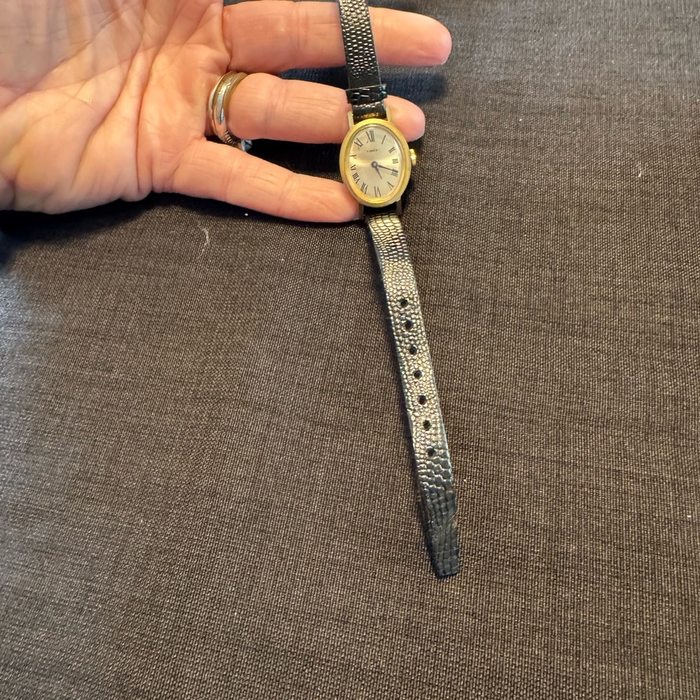 Vintage Timex Women’s Watch 21mm Gold/Silver Oval Dial Wind